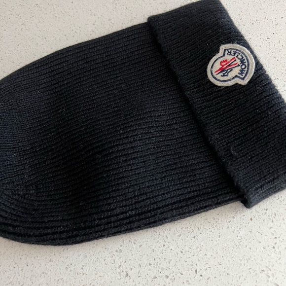 MONCLER Bell Logo Black Wool Beanie - Picture 2 of 4